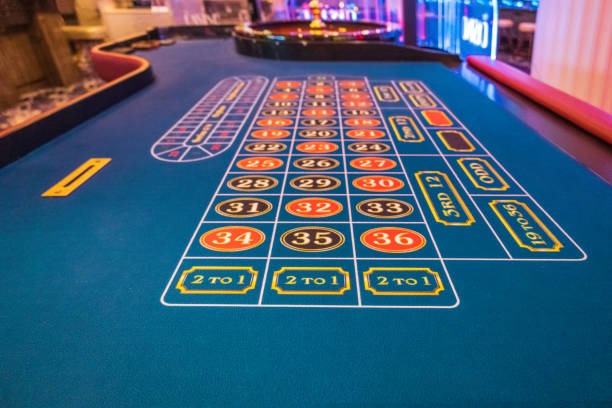 Poker table interface on jetbet88 mobile app showing player positions, pot size, and betting controls